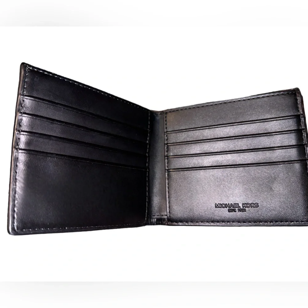Men’s- Michael Kors- Brown Logo Aspen Wallet- EUC- Retail: $185!